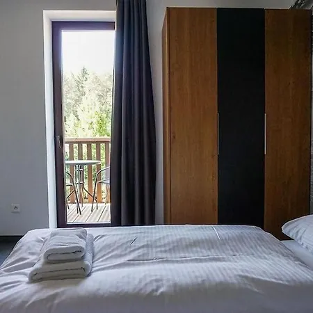 Nadstandardny Vo Valci Valča